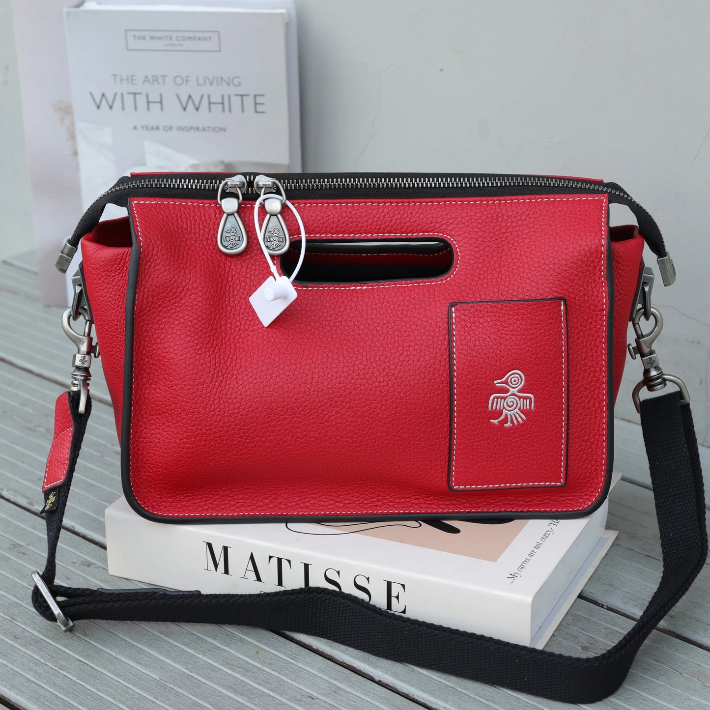 Chic Women's Soft Cow Leather Tote Bag - Spacious Crossbody Handbag with Zipper Closure for Everyday Elegance